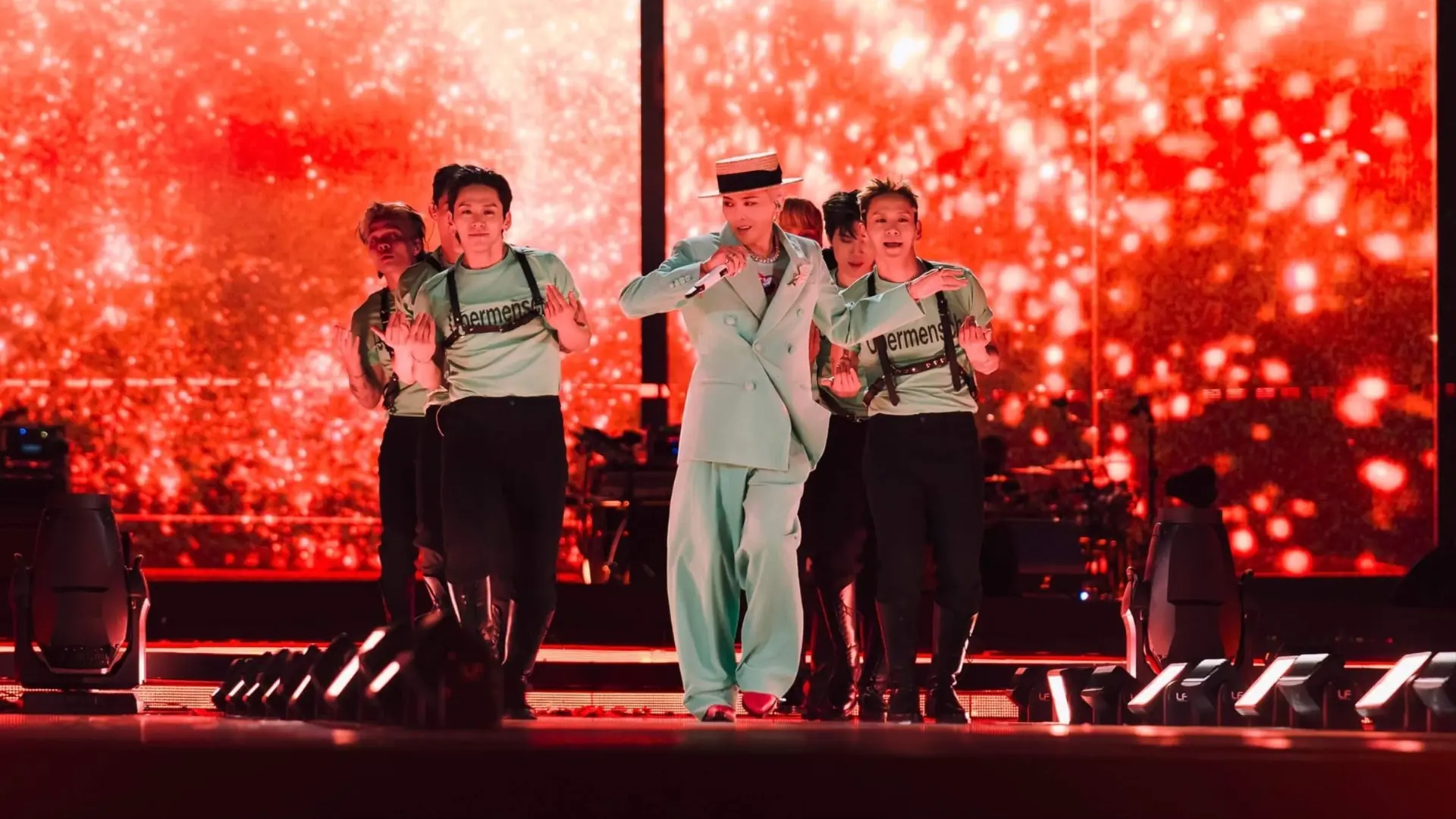 Phim concert của G-Dragon dẫn đầu phòng vé Việt